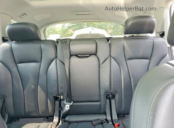 WA1LHBF79KD014698 2019 AUDI Q7 Silver Widok tylnych siedzeń