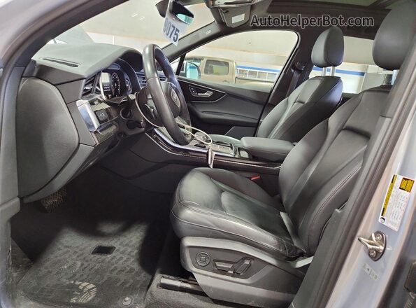 WA1LJAF79MD022396 2021 AUDI Q7 Silver Вид салону спереду