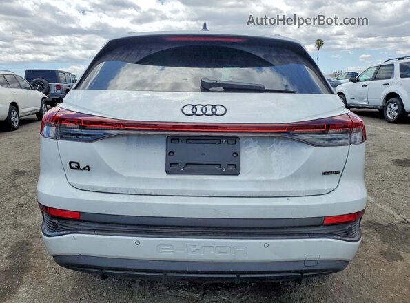 WA1LUBFZ1RP046910 2024 AUDI Q4 Белый Вид сзади