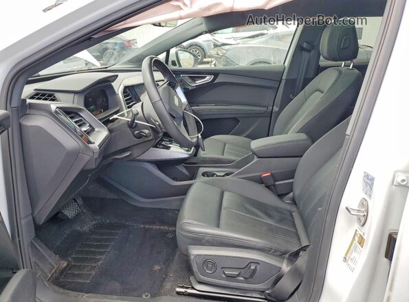 WA1LUBFZ1RP046910 2024 AUDI Q4 Белый Вид салона спереди