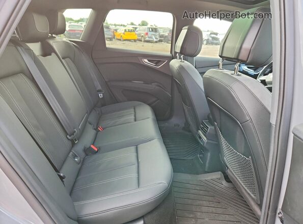 WA1LUBFZ6RP067025 2024 AUDI Q4 Silver Vista de los asientos traseros