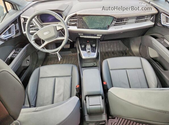 WA1LUBFZ6RP067025 2024 AUDI Q4 Silver Vista del salpicadero