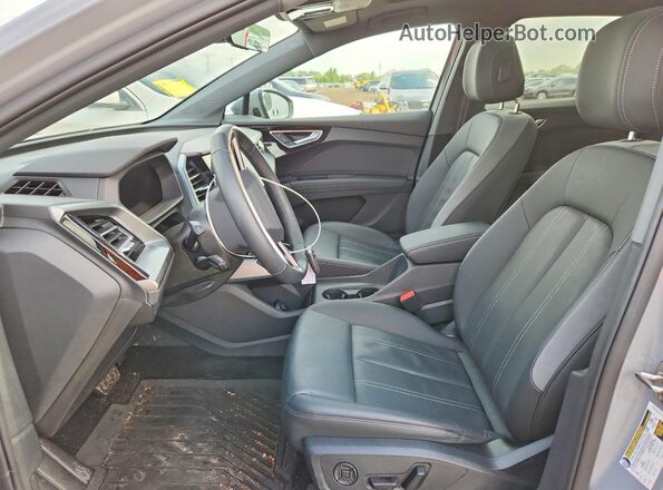 WA1LUBFZ6RP067025 2024 AUDI Q4 Silver Vista interior delantera
