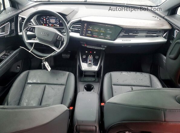 WA1LUBFZ8RP077541 2024 AUDI Q4 Black Widok deski rozdzielczej