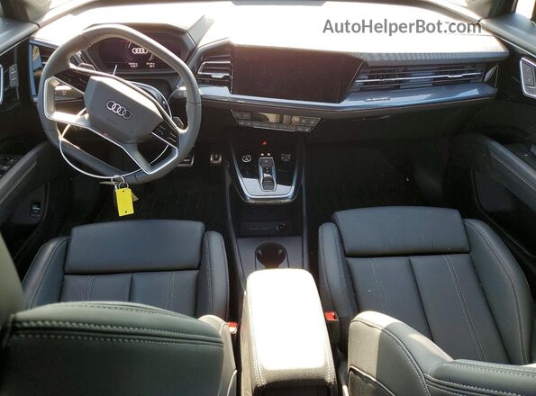 WA1LUBFZ8SP043833 2025 AUDI Q4 Blue Вид панелі приладів