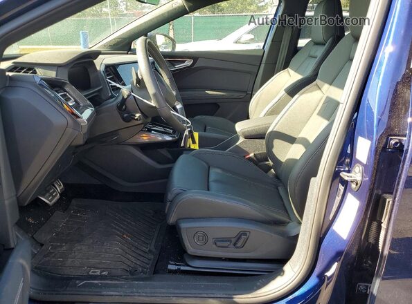 WA1LUBFZ8SP043833 2025 AUDI Q4 Blue Вид салону спереду