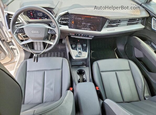 WA1LUBFZ9RP084319 2024 AUDI Q4 Silver წინა პანელის ხედი