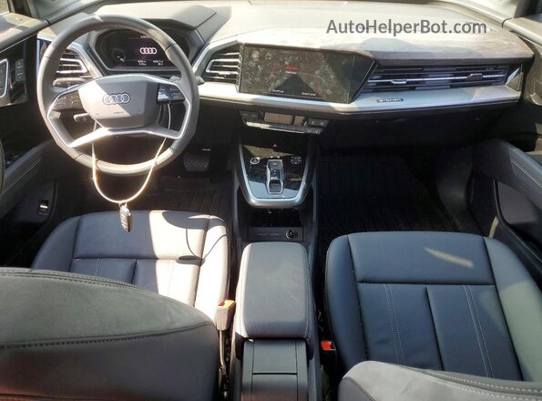 WA1LUBFZ9SP068787 2025 AUDI Q4 Black Առջևի վահանակի տեսք