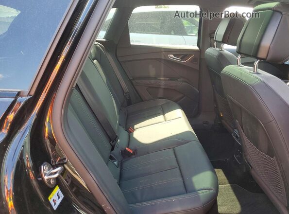 WA1LUBFZ9SP068787 2025 AUDI Q4 Black Սալոնի հետևի տեսք