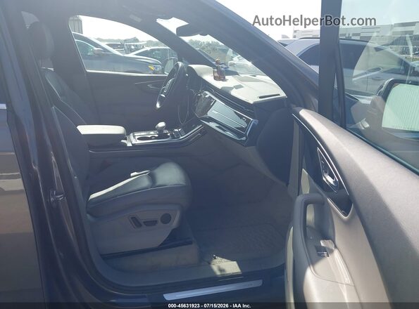 WA1LXAF74LD011982 2020 AUDI Q7 Gray Front interior view