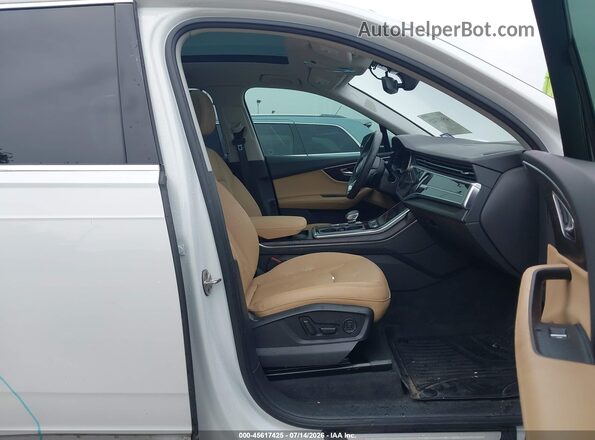 WA1LXBF71ND004254 2022 AUDI Q7 White Vista interior delantera