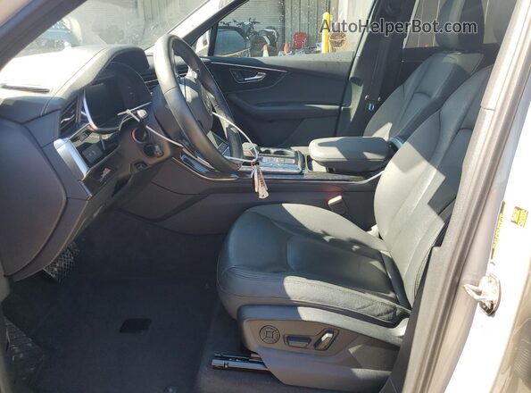 WA1LXBF77PD027329 2023 AUDI Q7 Кремовый Вид салона спереди