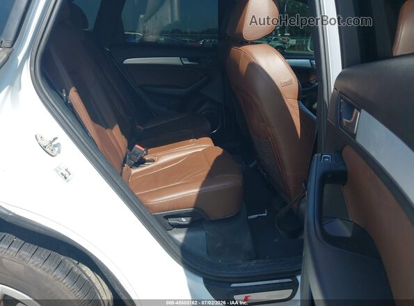 WA1M2AFP2HA037413 2017 AUDI Q5 White Widok naklejki z numerem VIN