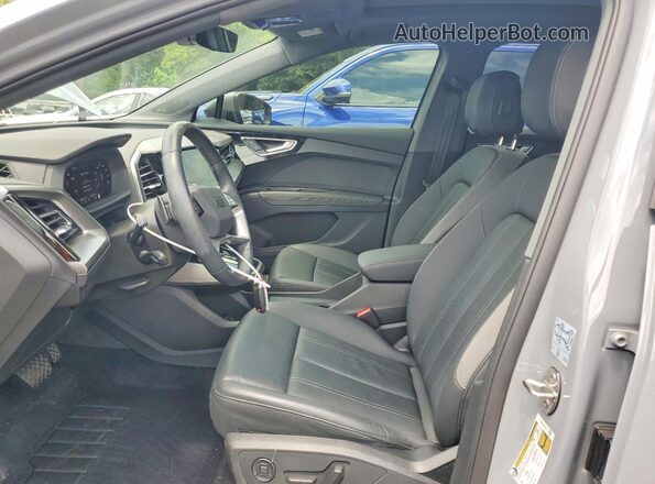 WA1M2BFZ0PP069487 2023 AUDI Q4 Gray Widok wnętrza z przodu
