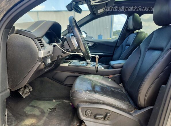 WA1MAAF72HD054147 2017 AUDI Q7 Gray Widok wnętrza z przodu