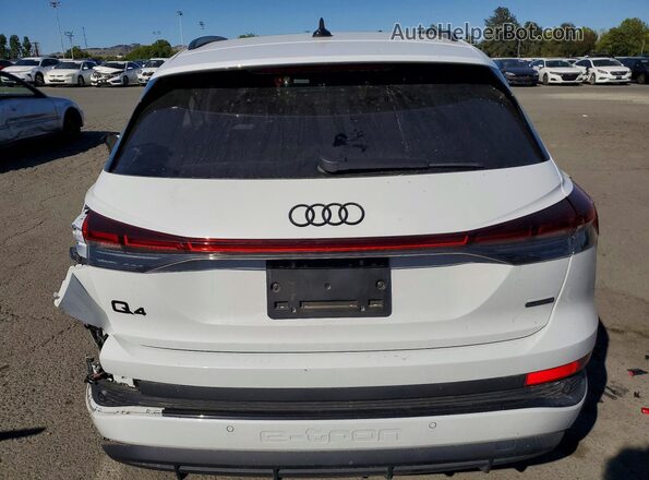 WA1MUBFZ3RP038666 2024 AUDI Q4 White Widok z tyłu