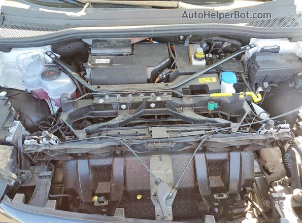 WA1MUBFZ3RP038666 2024 AUDI Q4 White Widok wnętrza z tyłu