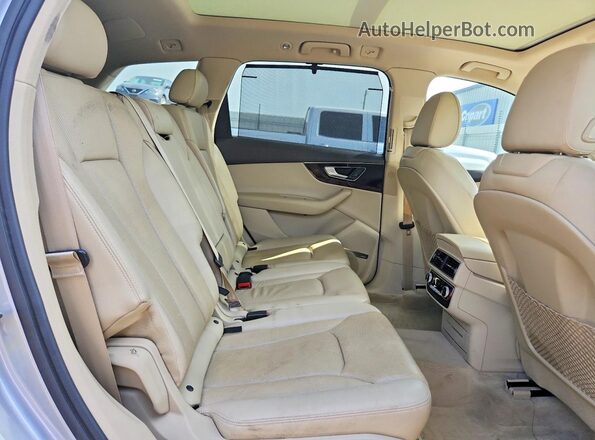 WA1VAAF70HD050098 2017 AUDI Q7 Silver უკანა სალონის ხედი