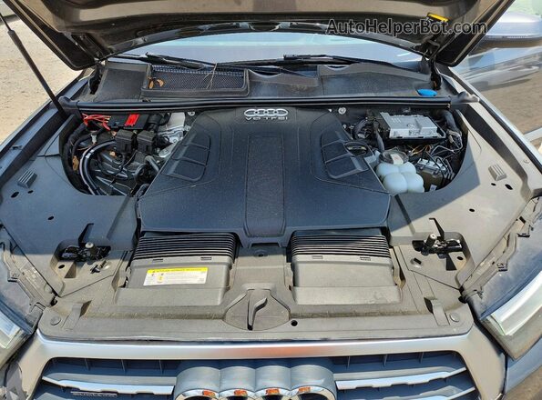 WA1VAAF70JD038331 2018 AUDI Q7 Charcoal Widok komory silnika