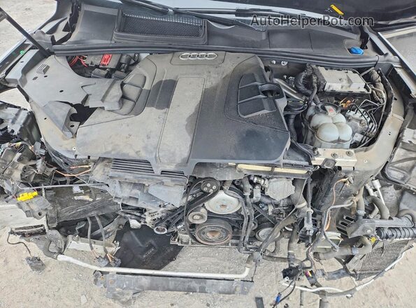 WA1VAAF70KD020056 2019 AUDI Q7 Black Widok komory silnika