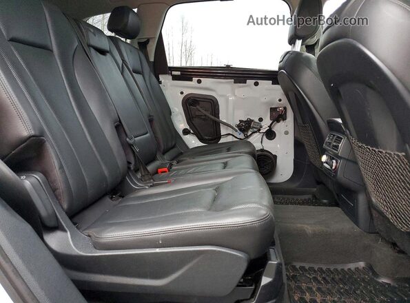 WA1VAAF71HD028241 2017 AUDI Q7 White Vista interior trasera