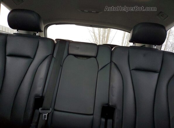 WA1VAAF71HD028241 2017 AUDI Q7 White Vista de los asientos traseros