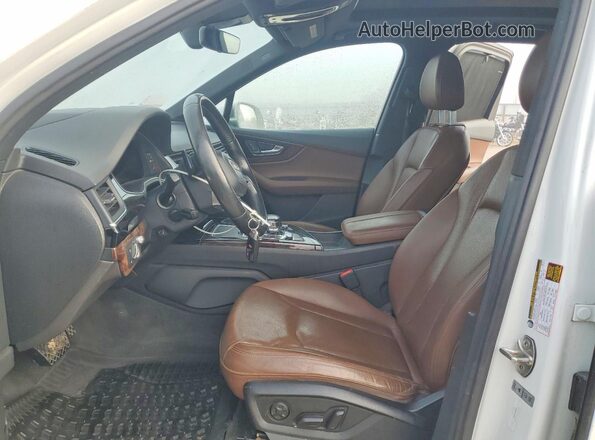 WA1VAAF72HD010685 2017 AUDI Q7 Белый Вид салона спереди