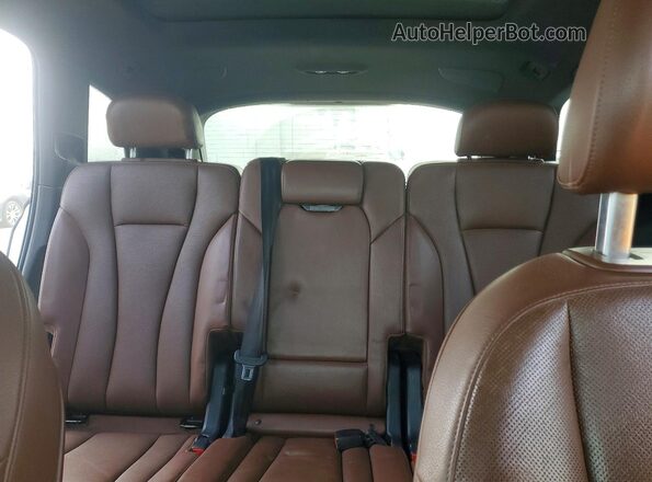 WA1VAAF72HD010685 2017 AUDI Q7 Белый Вид задних сидений