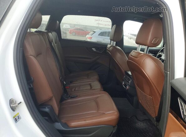 WA1VAAF72HD010685 2017 AUDI Q7 Белый Вид задней части салона