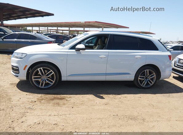 WA1VAAF72HD027812 2017 AUDI Q7 White 360 interior view