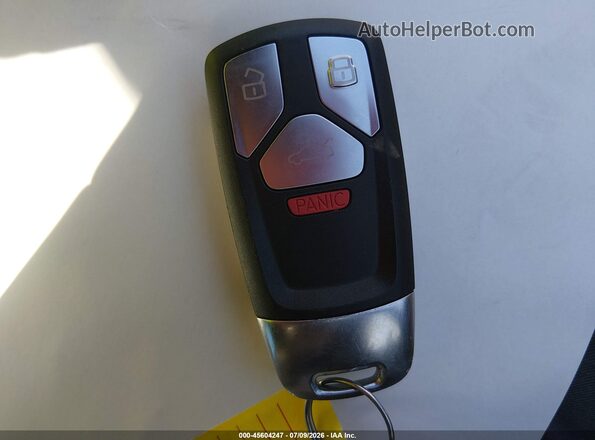 WA1VAAF72HD027812 2017 AUDI Q7 White Dashboard view