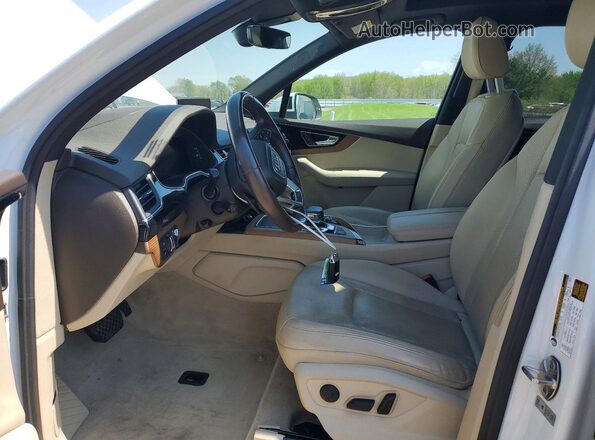 WA1VAAF72HD031195 2017 AUDI Q7 White Widok wnętrza z przodu