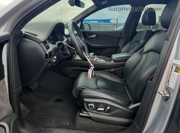 WA1VAAF72JD006285 2018 AUDI Q7 White Widok wnętrza z przodu