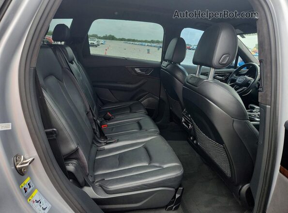 WA1VAAF72JD006285 2018 AUDI Q7 White Widok tylnych siedzeń