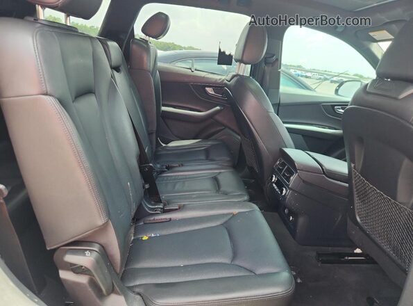 WA1VAAF72JD023880 2018 AUDI Q7 Gray Widok wnętrza z tyłu