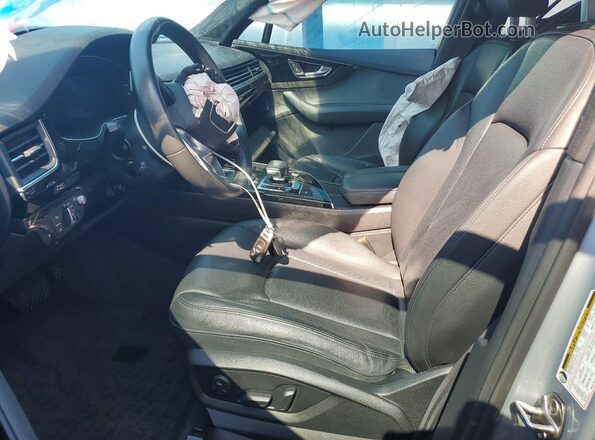 WA1VAAF72JD040663 2018 AUDI Q7 Серебряный Вид салона спереди
