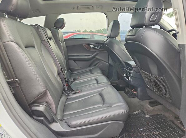 WA1VAAF73HD046935 2017 AUDI Q7 White Սալոնի հետևի տեսք