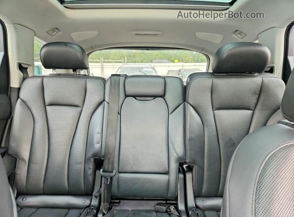 WA1VAAF73HD046935 2017 AUDI Q7 White Հետևի նստատեղերի տեսք