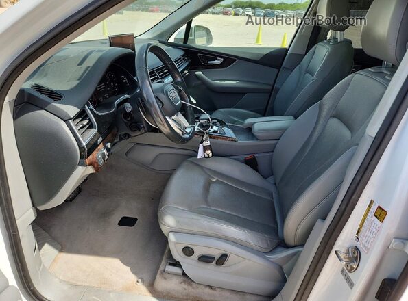 WA1VAAF73JD016906 2018 AUDI Q7 Белый Вид салона спереди
