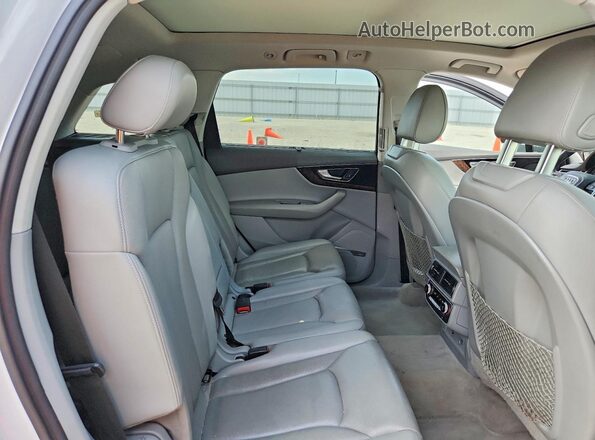 WA1VAAF73JD016906 2018 AUDI Q7 Белый Вид задней части салона