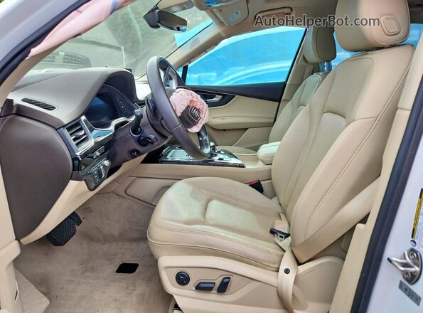 WA1VAAF73KD024103 2019 AUDI Q7 White Front interior view