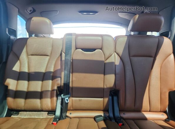 WA1VAAF74HD011353 2017 AUDI Q7 Silver Widok tylnych siedzeń
