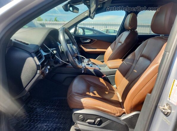 WA1VAAF74HD011353 2017 AUDI Q7 Silver Widok wnętrza z przodu