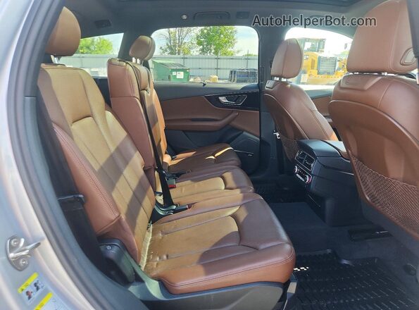 WA1VAAF74HD011353 2017 AUDI Q7 Silver Widok wnętrza z tyłu