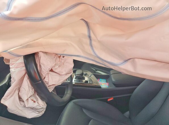 WA1VAAF75JD015305 2018 AUDI Q7 Silver Front interior view