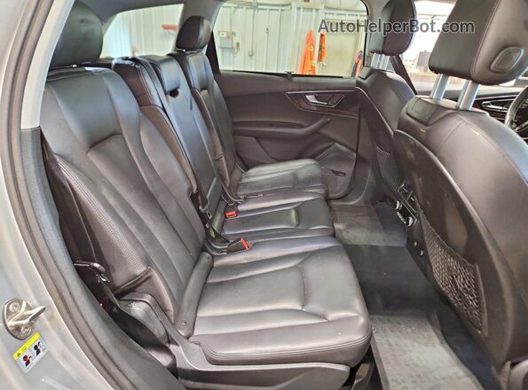 WA1VAAF75JD018074 2018 AUDI Q7 Gray Սալոնի հետևի տեսք