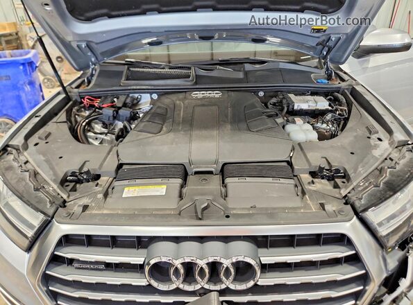 WA1VAAF75JD018074 2018 AUDI Q7 Gray Շարժիչի բաժամունքի տեսք