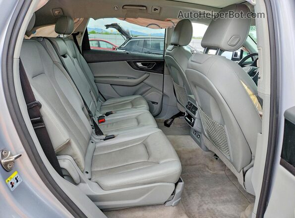 WA1VAAF75JD044450 2018 AUDI Q7 Silver Vista interior trasera