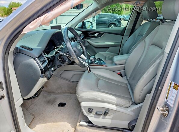 WA1VAAF75JD044450 2018 AUDI Q7 Silver Vista interior delantera