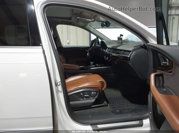 WA1VAAF76HD046332 2017 AUDI Q7 Белый Вид салона спереди